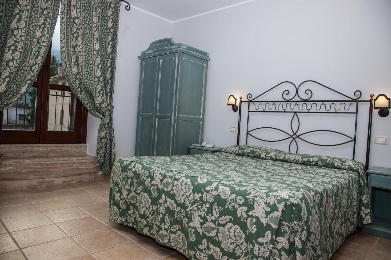 Hotel Il Tiglio Castel Di Sangro Esterno foto