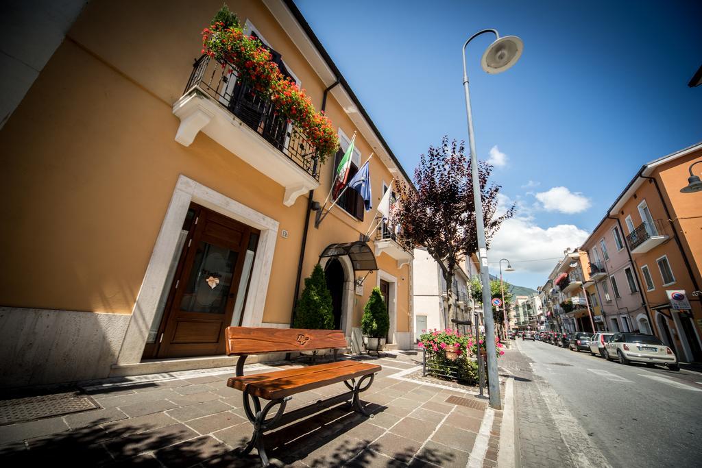 Hotel Il Tiglio Castel Di Sangro Esterno foto