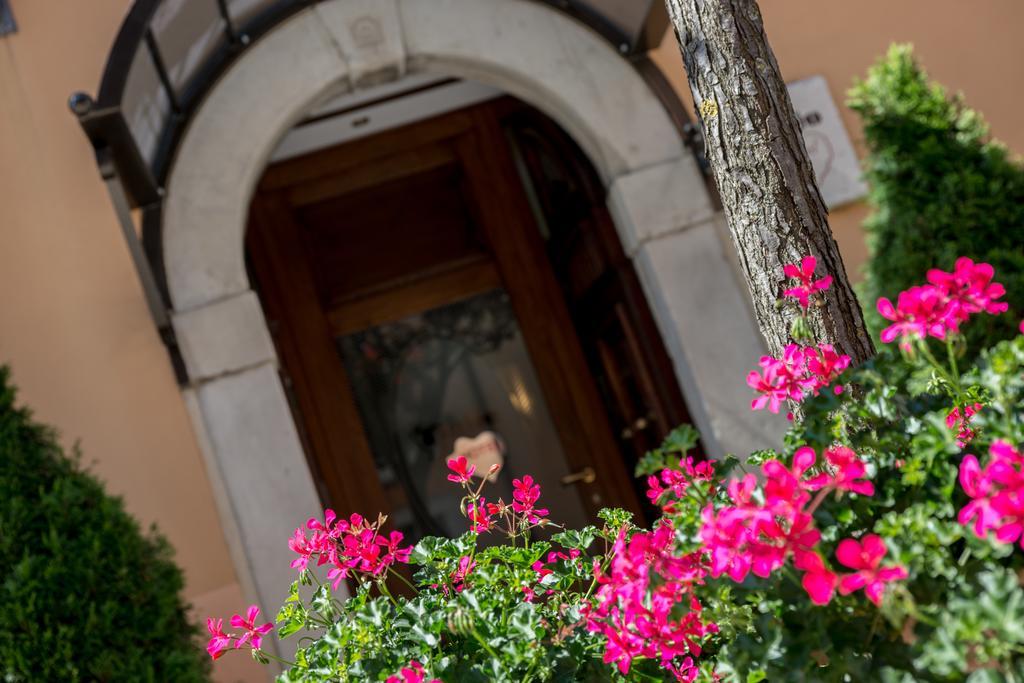 Hotel Il Tiglio Castel Di Sangro Esterno foto