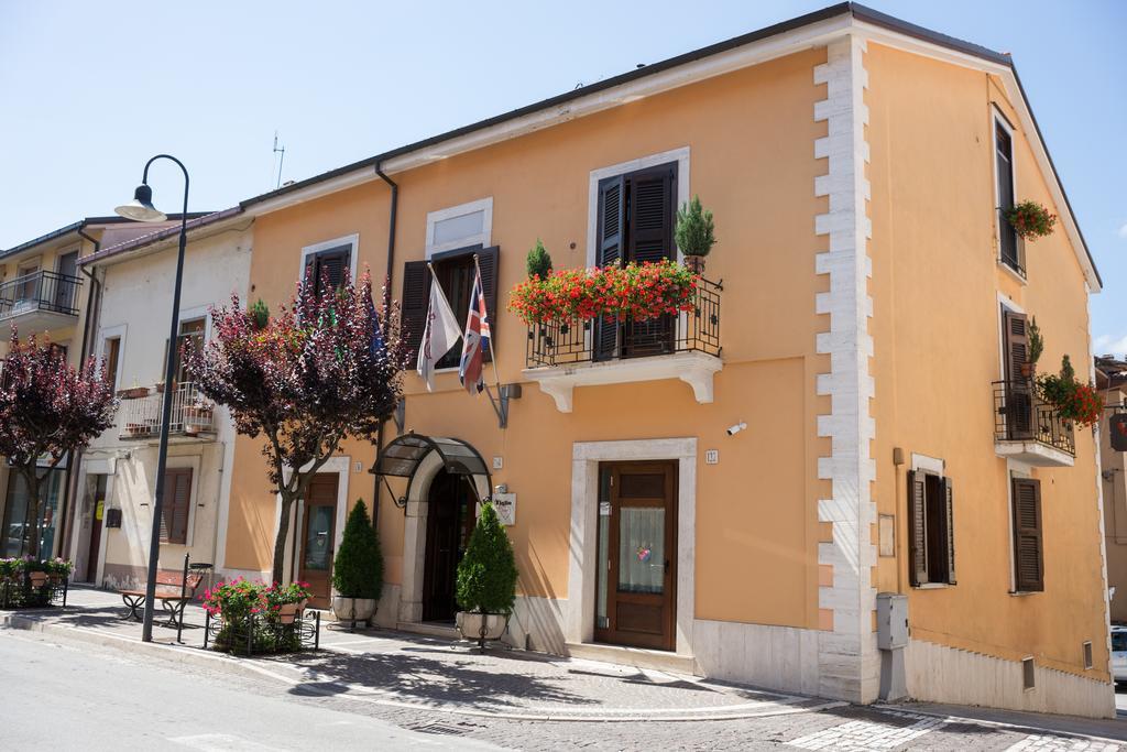Hotel Il Tiglio Castel Di Sangro Esterno foto