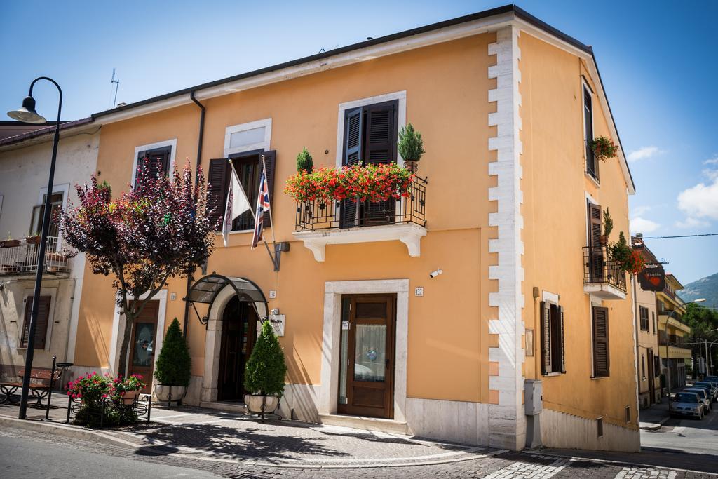 Hotel Il Tiglio Castel Di Sangro Esterno foto