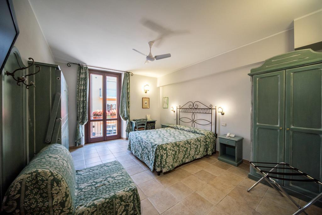 Hotel Il Tiglio Castel Di Sangro Esterno foto