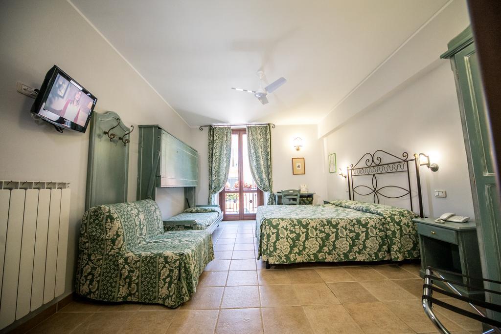 Hotel Il Tiglio Castel Di Sangro Esterno foto